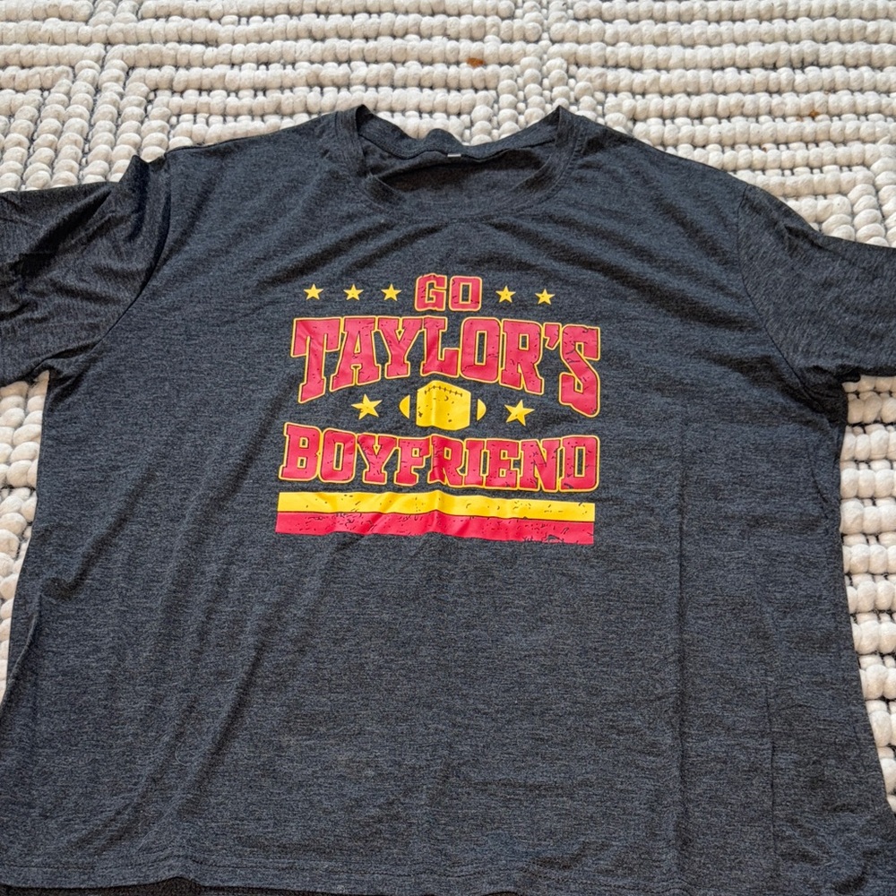 Go Taylor’s Boyfriend Dark Gray Crew Neck T-Shirt